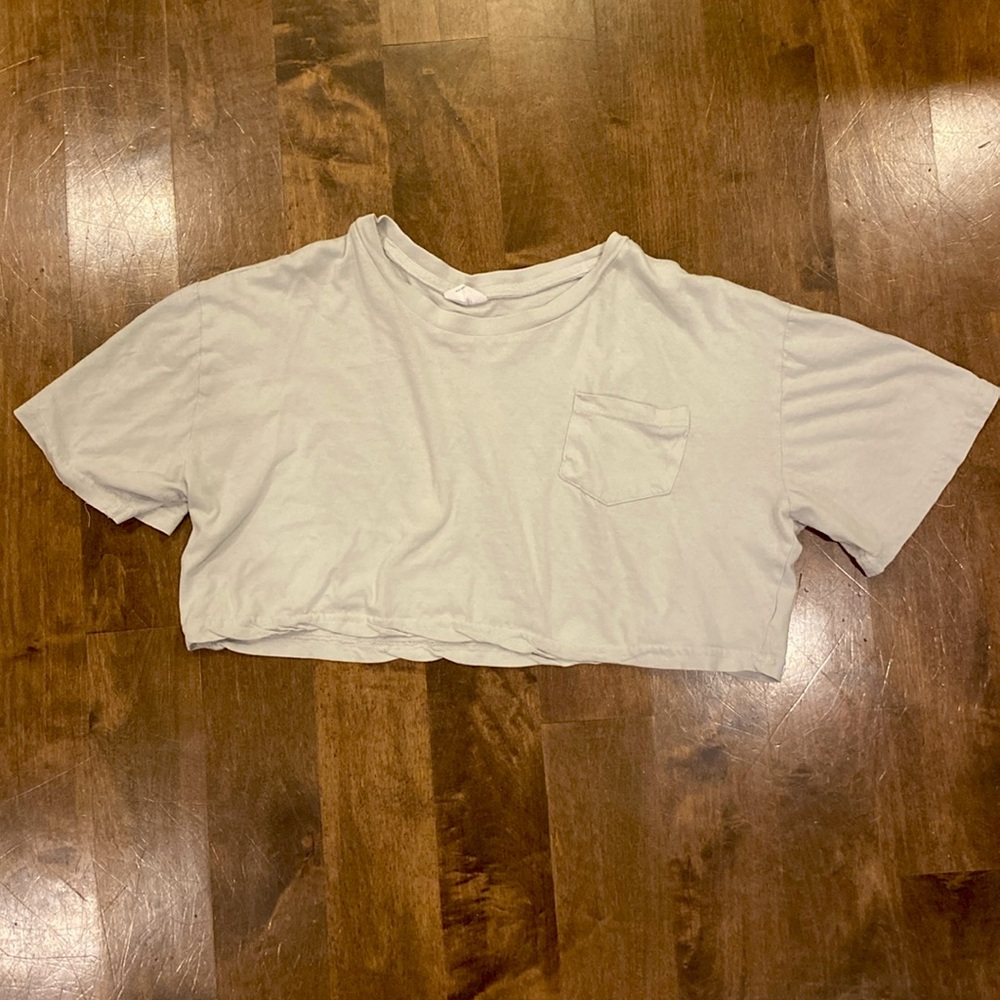 basic but cute light gray crop top